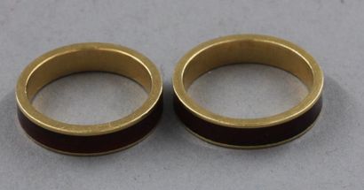 null Paire d’anneaux en or jaune 18k émaillée marron, pds brut : 9,1 g.