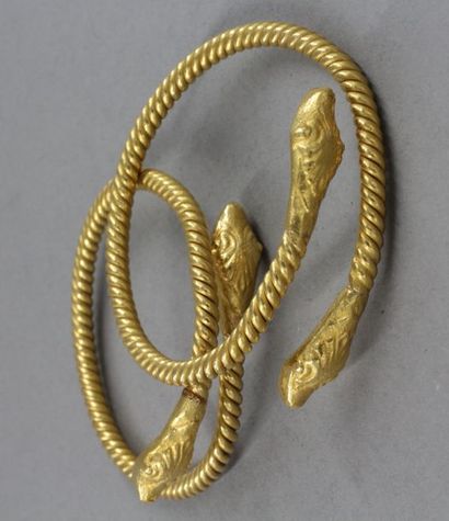 null Paire de bracelets torsadés en or jaune 18k à tête de serpent, pds : 81,8-82,3...