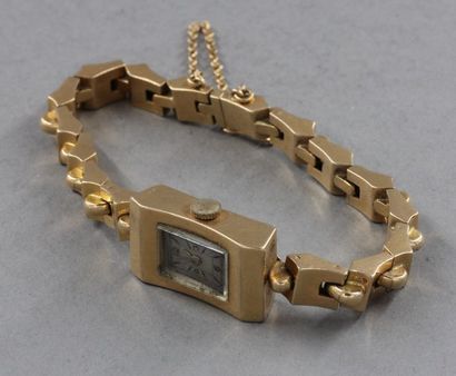 null Bracelet-montre de dame en or jaune 18k à boitier rectangulaire, pds brut :43,7...