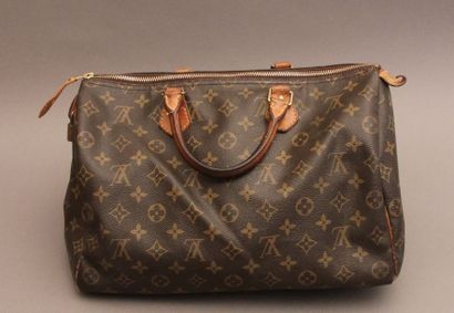 null Louis VUITTON année 1996 Sac "Speedy" 35cm en toile monogram et cuir naturel,...