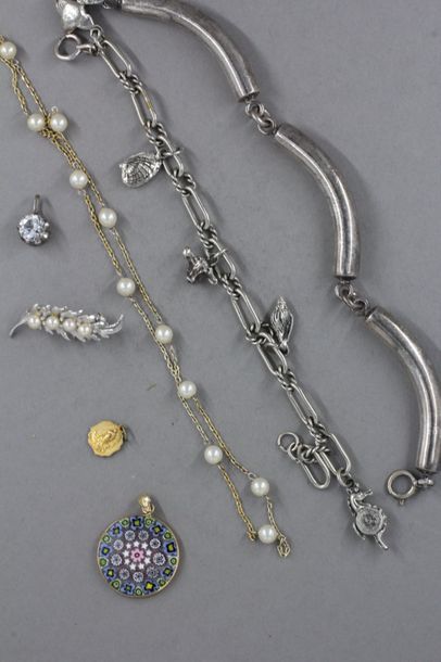 null Lot de bijoux fantaisies dont une broche et un pendentif en argent 925°/°° (pds...