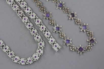 null Deux colliers et un bracelet en argent  925°/°°et pierres violettes Poids brut...