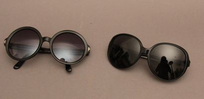 null CHANEL - TOM FORD Deux paires de lunettes de soleil