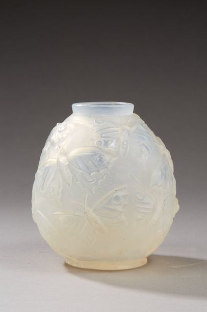 null VERLYS Vase piriforme à petit col annulaire en verre moulé-pressé transparent...
