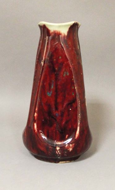 null Pierre-Adrien DALPAYRAT (1844-1910) Grand vase en grès à corps ovoïde facetté...