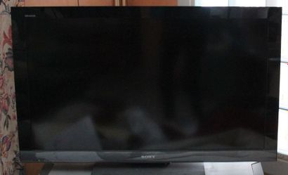 Téléviseur SONY écran plat 98x60 cm