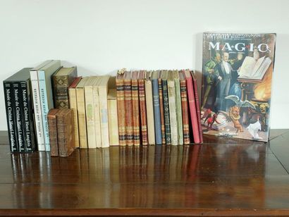null Ensemble de volumes divers dont partitions et Histoire de la Magie par Taschen...