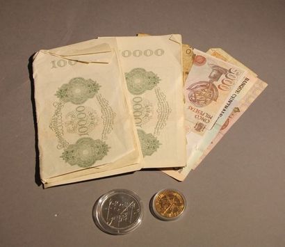 null Lot de billets anciens Reichmark, real, …et deux pièces euro
