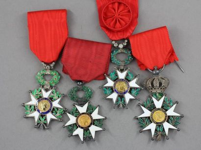 null Ensemble de décorations, 4 étoiles de la Légion d'Honneur de Chevalier dont...