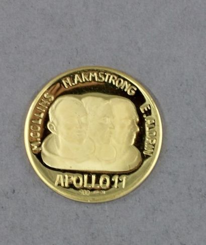 null Médaille commémorative du premier pas de l’homme sur la Lune en or jaune 900°/°°,Fracor...