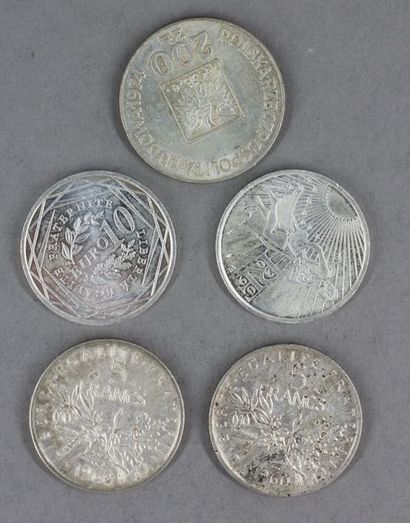 null Deux pièces de 5 FF Semeuse, deux pièces commémoratives 10 € 2009 en argent...