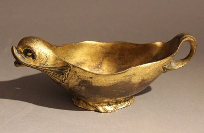 null Coupe à anse sur pied en bronze en forme de dauphin stylisée H : 7 L : 17 c...