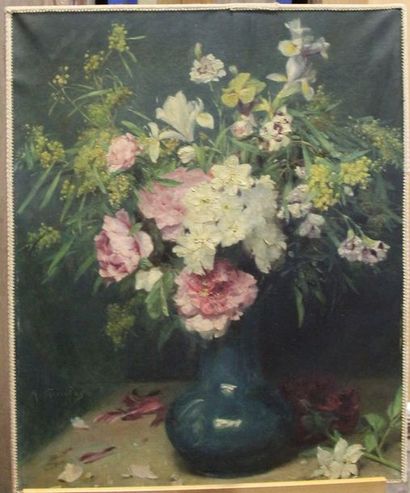 null Antoine GRIVOLAS (1843-1902) Bouquet de fleurs dans un vase bleu Huile sur toile...