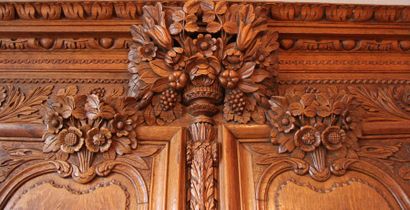 null Armoire de mariage en bois naturel Normandie ouvrant à deux portes sculpté de...