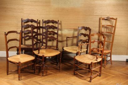 null Lot de sept chaises paillées en bois naturel
