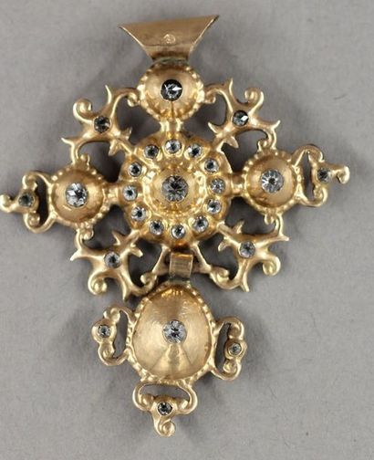 null Pendentif en or jaune 18k en forme de croix sertie de pierres blanches, pds...