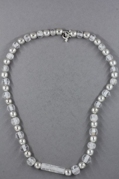 null Collier en perle d'argent 925°/°°et perles de pierre blanche Poids brut : 81...