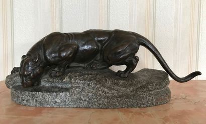 null MASSON Clovis-Edmond (1838-1913) Panthère se désaltérant Sculpture en bronze...