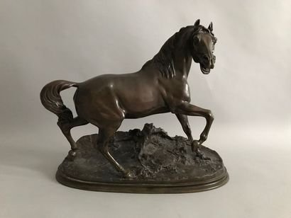 null Pierre-Jules MENE (1810-1879) d'après
Cheval libre
Sculpture en bronze à patine...