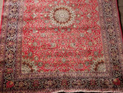 null *MECHED (Iran) vers 1975/80 Tapis en velours en laine sur fondations en coton,...