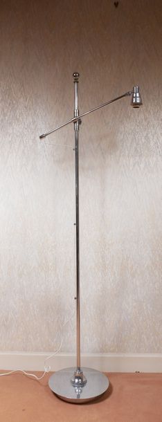 null Lampe de parquet articulée en métal chromé H : 173 cm.