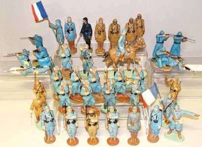null Infanterie 1914/1918 : 38 figurines diverses dont Officier à cheval, à pied,...