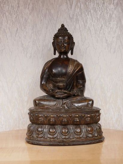 null Sculpture en métal patiné représentant Bouddha.


Tibet, fin XIXème s.


H :...