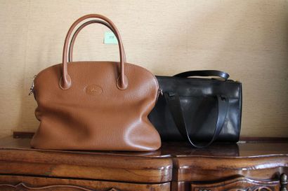 null -LONGCHAMPS


sac en cuir marron à deux anses


-LE TANNEUR


sac en cuir n...