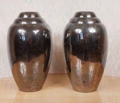 null CHRISTOFLE


Deux vases à corps ovoïde en métal argenté et col en gradin dont...