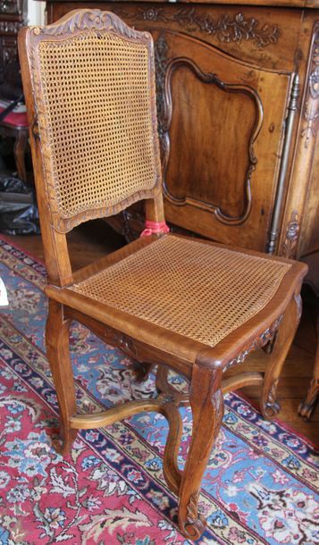 null Six chaises en bois naturel cannées style Louis XV