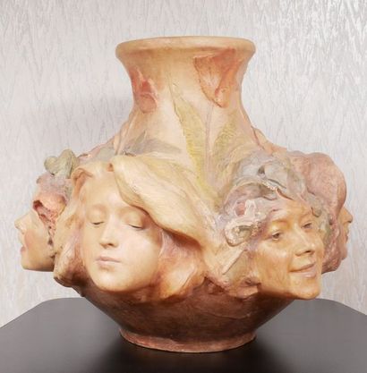 null Antonin LARROUX (1859-1913) & GOLDSCHEIDER (Manufacture)


Vase « Masques »,...