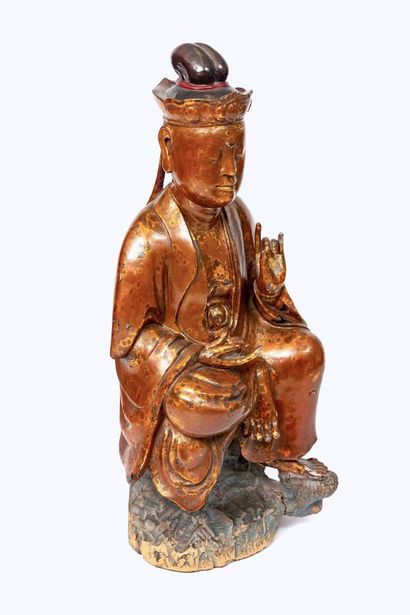 null INDOCHINE.

Important bouddha en bois laqué rouge et doré, il est figuré assis...