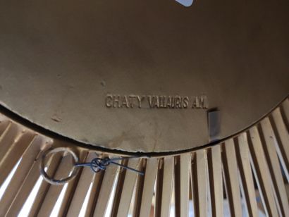 null CHATY à VALLAURIS.

Grand miroir soleil en métal patiné, signé.

D_86 cm