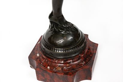 null Adolphe ITASSE (1830-1893).

L'Amour vainqueur.

Bronze à patine brune, signé...