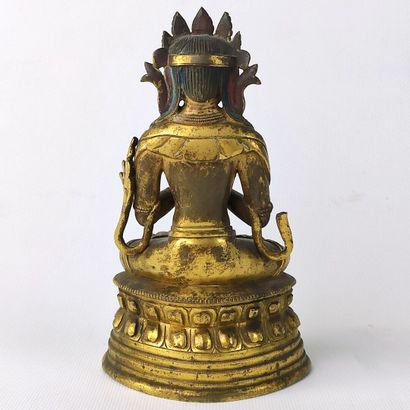 null CHINE ou TIBET, XVIIIème siècle.

Statuette de boddhisattva paré en bronze doré,...