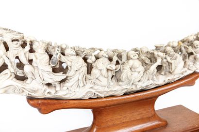 null 
CHINE, dynastie Qing (1644-1912).




Défense en ivoire richement sculpté à...