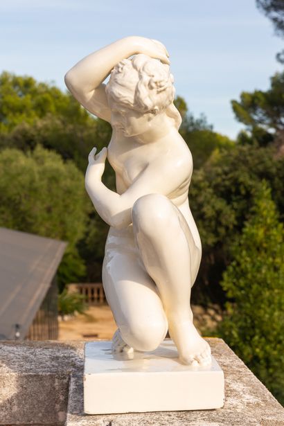 null Delphin MASSIER (1836-1907).

Baigneuse à l'antique.

Sculpture en faïence émaillée...