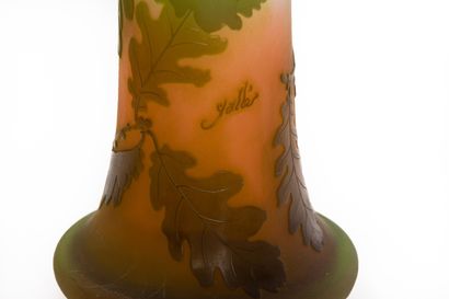 null Etablissements GALLÉ (1904-1936).

Feuilles de chêne. 

Vase soliflore la panse...