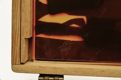 null ARMAN (1928-2005).

"PAINT BOX", 1970.

Mallette de peintre en bois clair contenant...