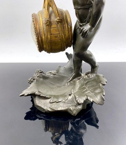 null Auguste MOREAU (1834-1917).

Statuette en régule et bronze figurant un amour...