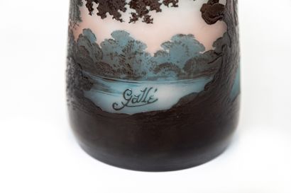 null Etablissements GALLÉ (1904-1936). 

Paysage vosgien.

Vase en verre multicouche...