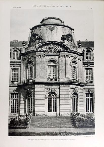 null Anciens Châteaux de France, 

Paris, F. Contet, circa 1910-1930.

Neuf volumes...