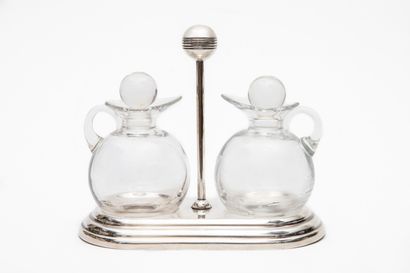null Luc LANEL (1893-1965), for CHRISTOFLE.

Oil and vinegar cruet in silver plated...