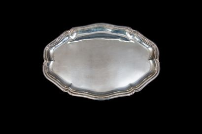 null PUIFORCAT. 

Large oval silver dish, model with nets and acanthus agraphes around...