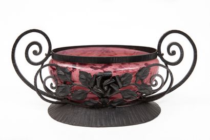 null DELATTE in Nancy.

Oblong planter out of marbled glass, the wrought iron mounting...