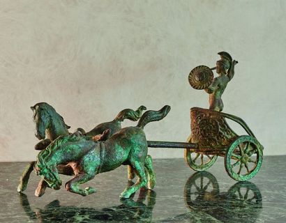 null 
Roman chariot in bronze with green patina, after the Antique.




H_20,5 cm...
