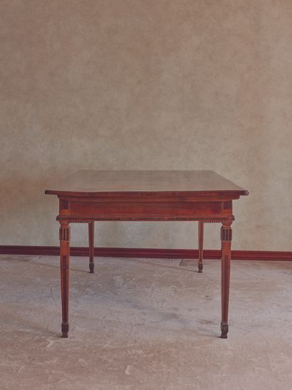 null 
Mahogany veneer and marquetry dining room table.




Northern Italy, 19th century.




H_79...
