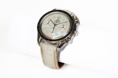 null OMEGA.

Speedmaster automatic Lady" steel case wristwatch, numbered 58728339.

Mother-of-pearl...