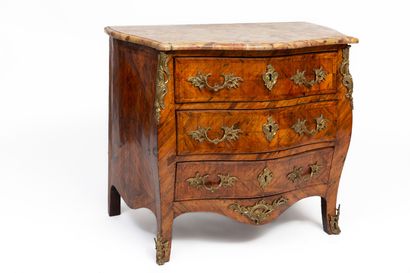 Chest of drawers in marquetry of rosewood...