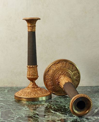 null 
A pair of candlesticks in bronze and metal with a brown and gilt patina.




Restoration...